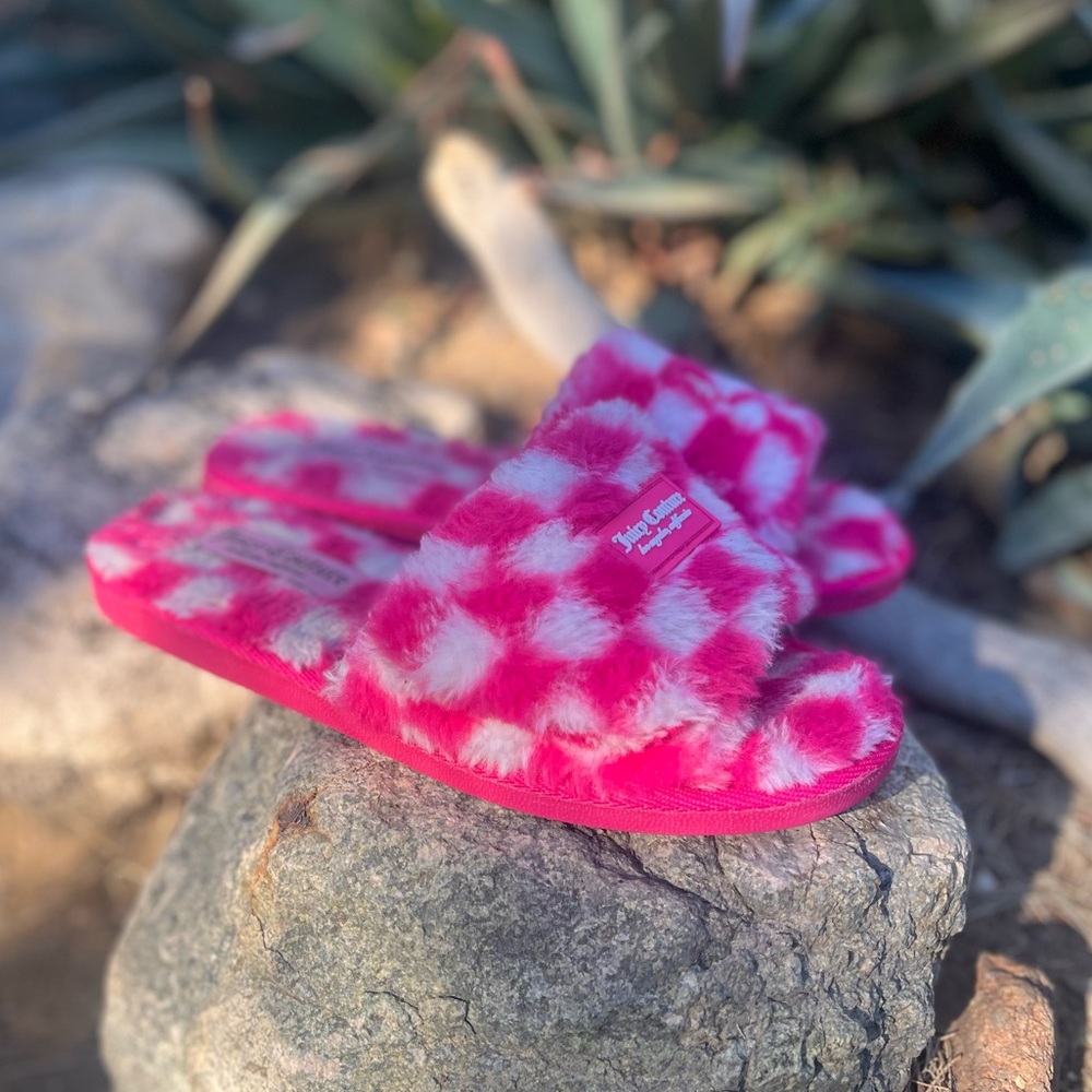 JUICY COUTURE | Hot Pink & White Checkered Fuzzy Slide Slippers 9-10
